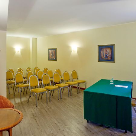Holiday Inn Cagliari By Ihg Esterno foto