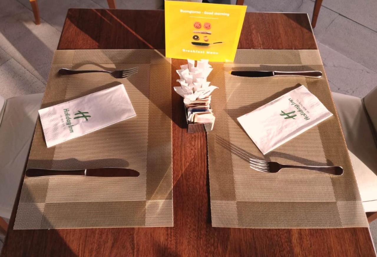 Holiday Inn Cagliari By Ihg Esterno foto
