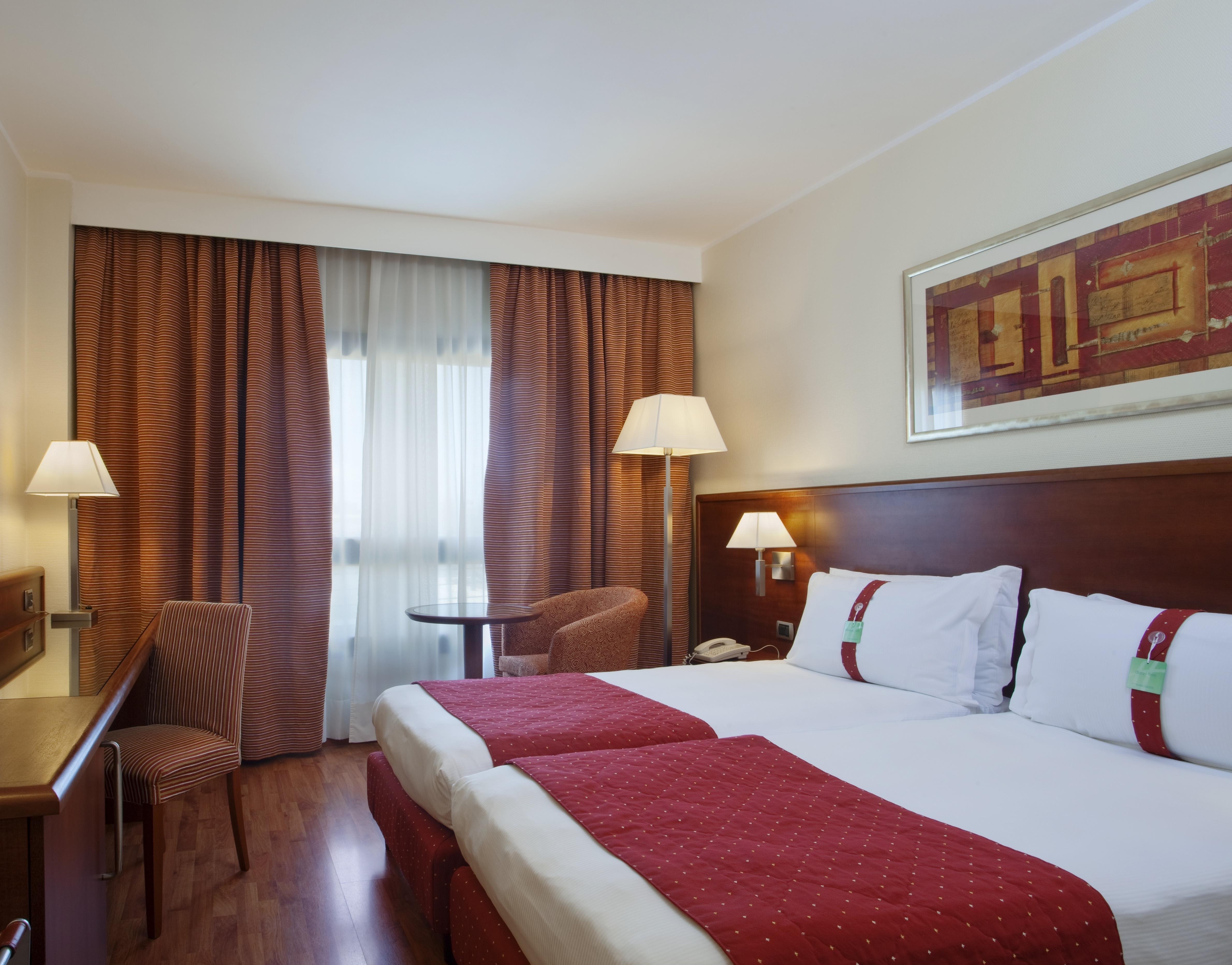 Holiday Inn Cagliari By Ihg Esterno foto