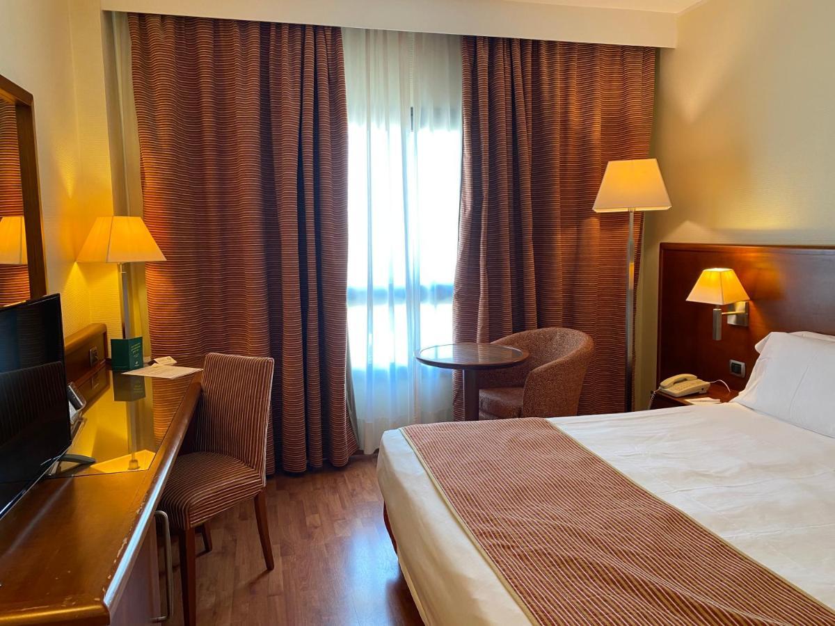 Holiday Inn Cagliari By Ihg Esterno foto