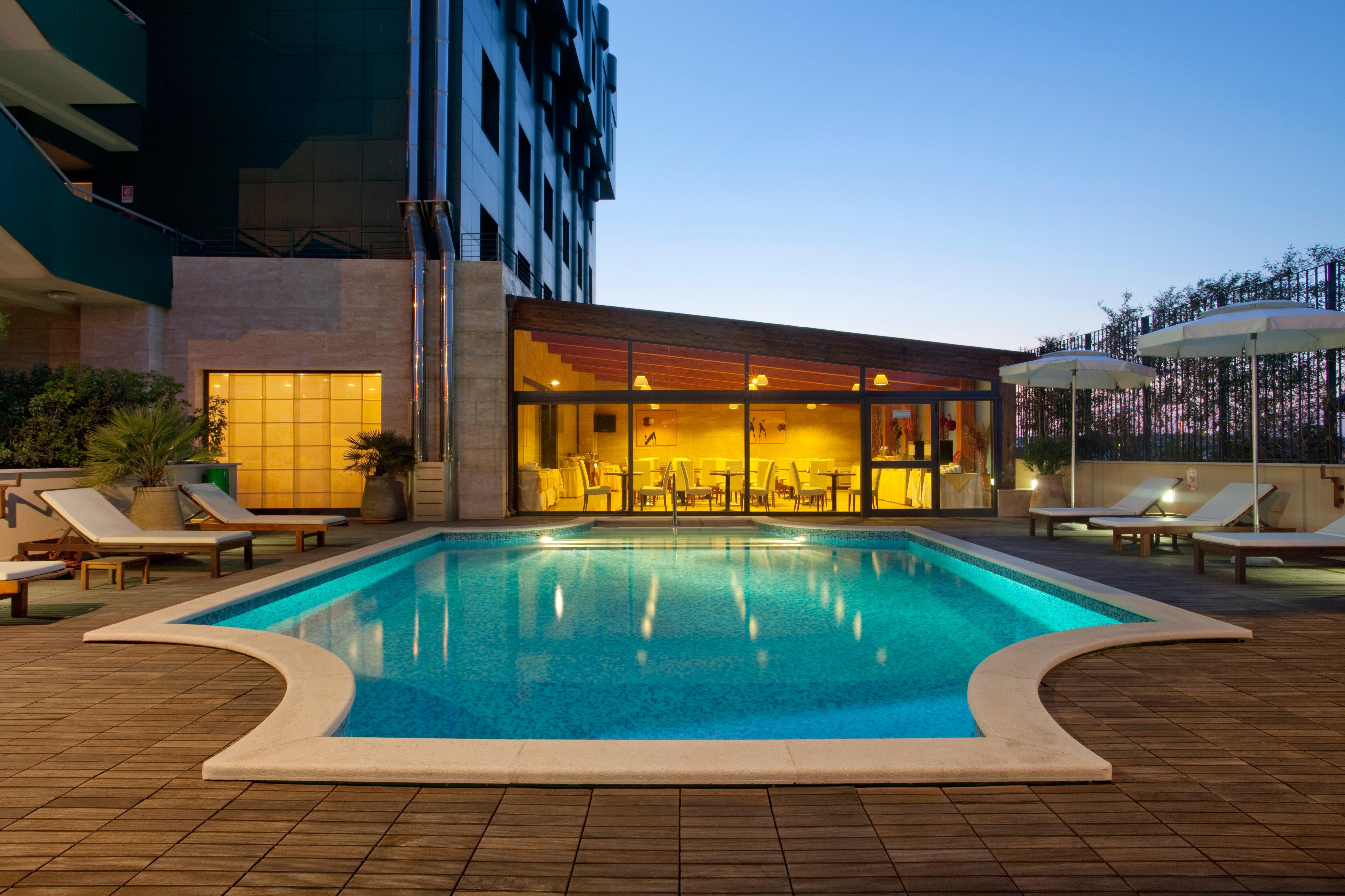 Holiday Inn Cagliari By Ihg Esterno foto