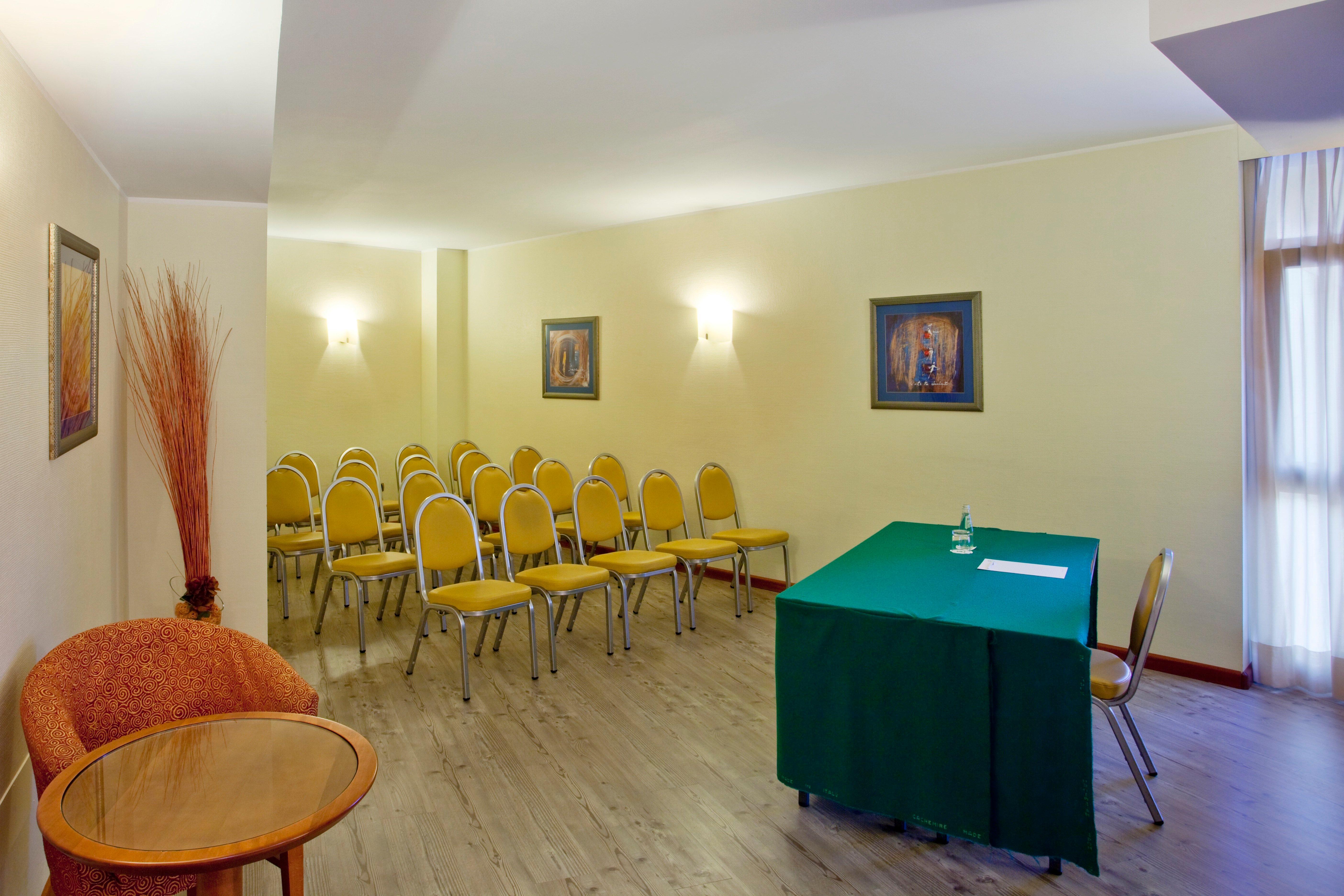 Holiday Inn Cagliari By Ihg Esterno foto