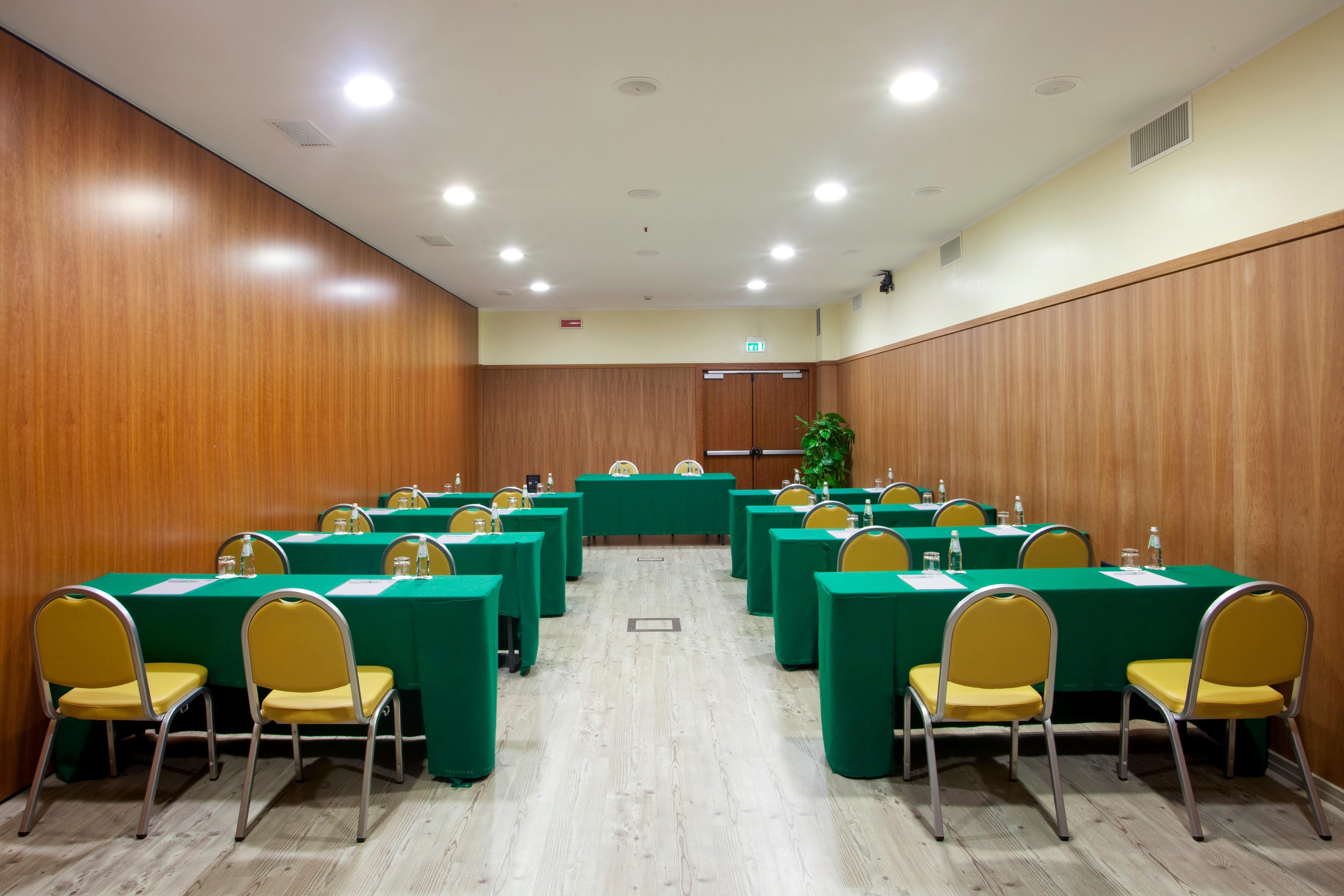 Holiday Inn Cagliari By Ihg Esterno foto