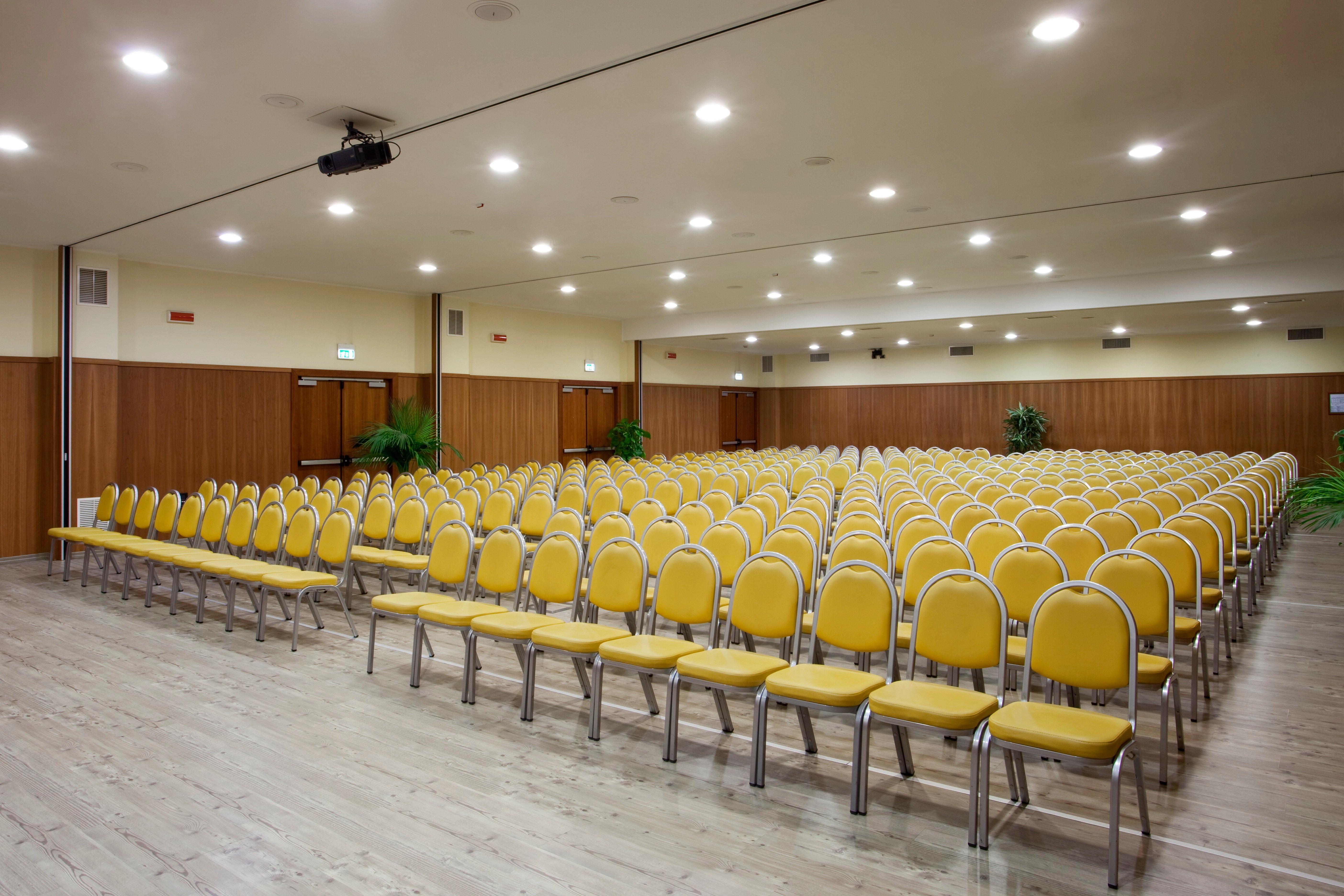 Holiday Inn Cagliari By Ihg Esterno foto