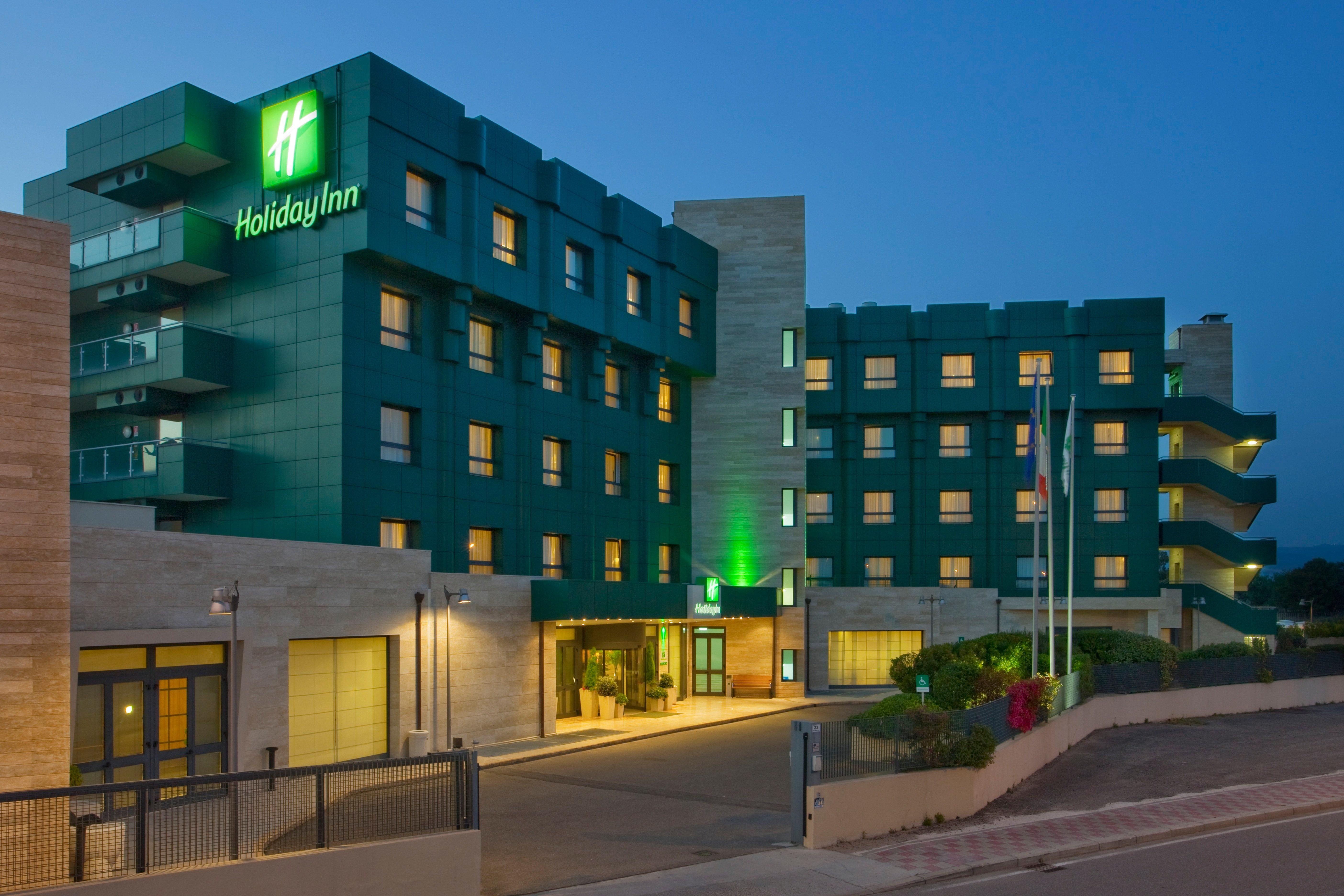 Holiday Inn Cagliari By Ihg Esterno foto