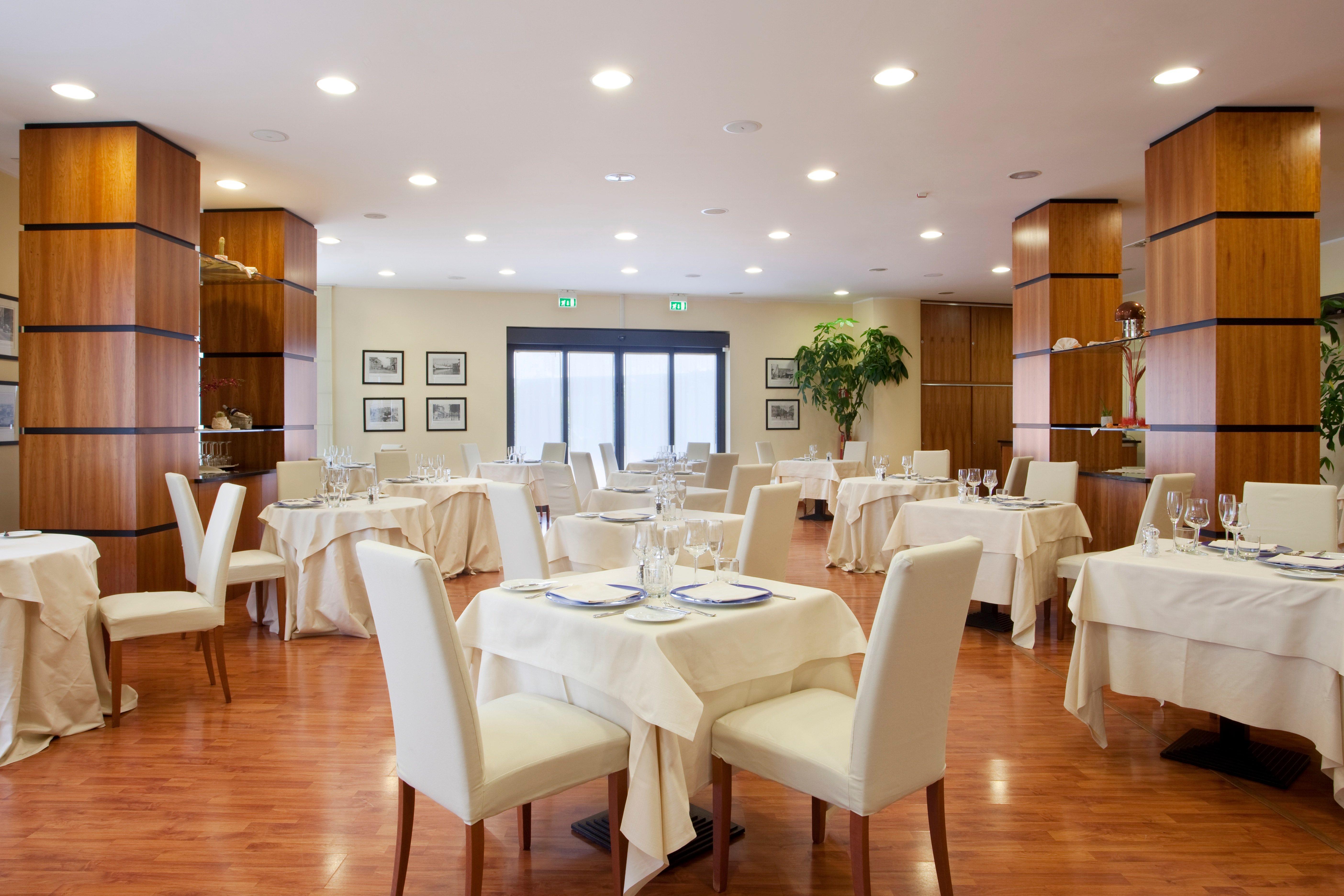 Holiday Inn Cagliari By Ihg Esterno foto