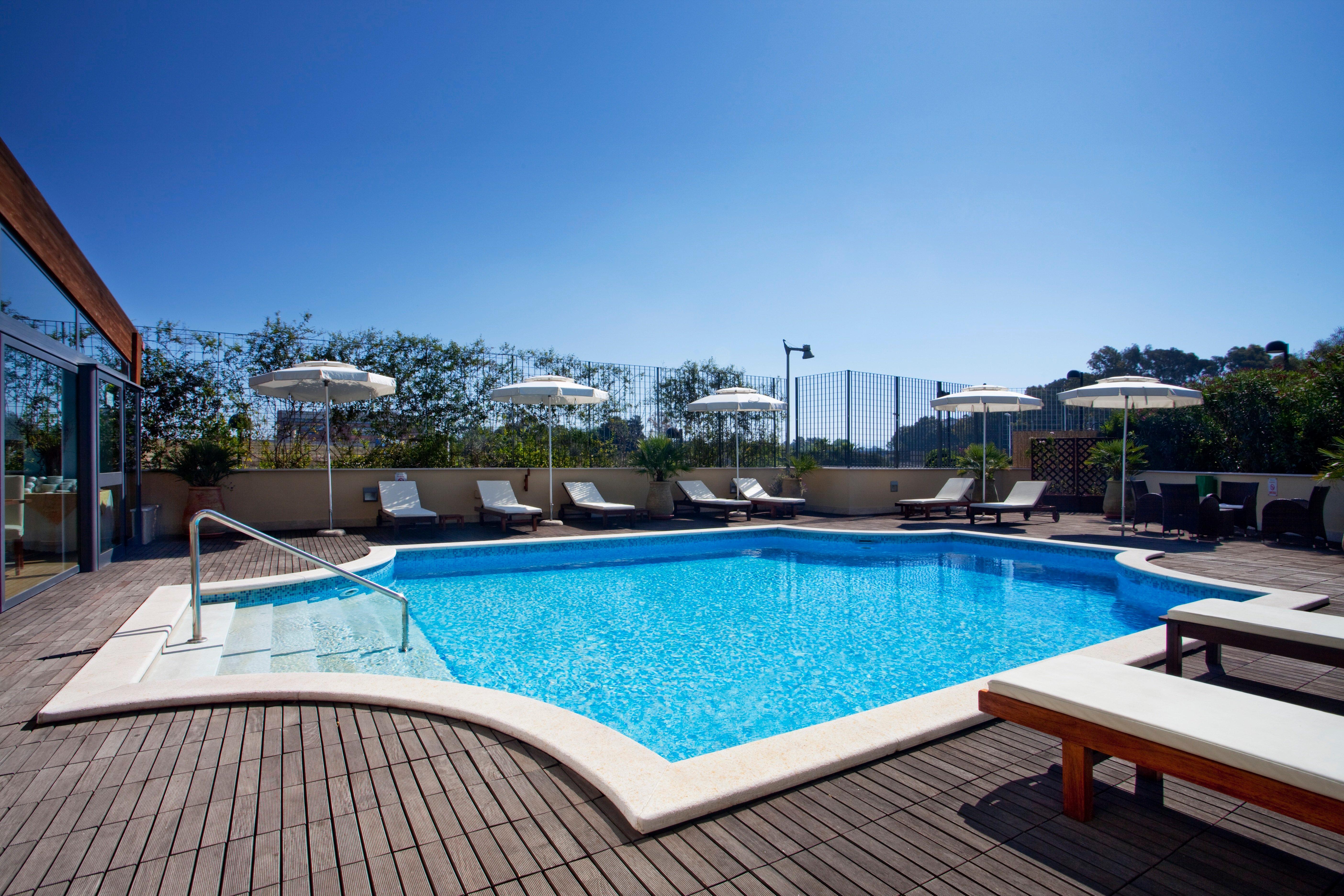 Holiday Inn Cagliari By Ihg Esterno foto