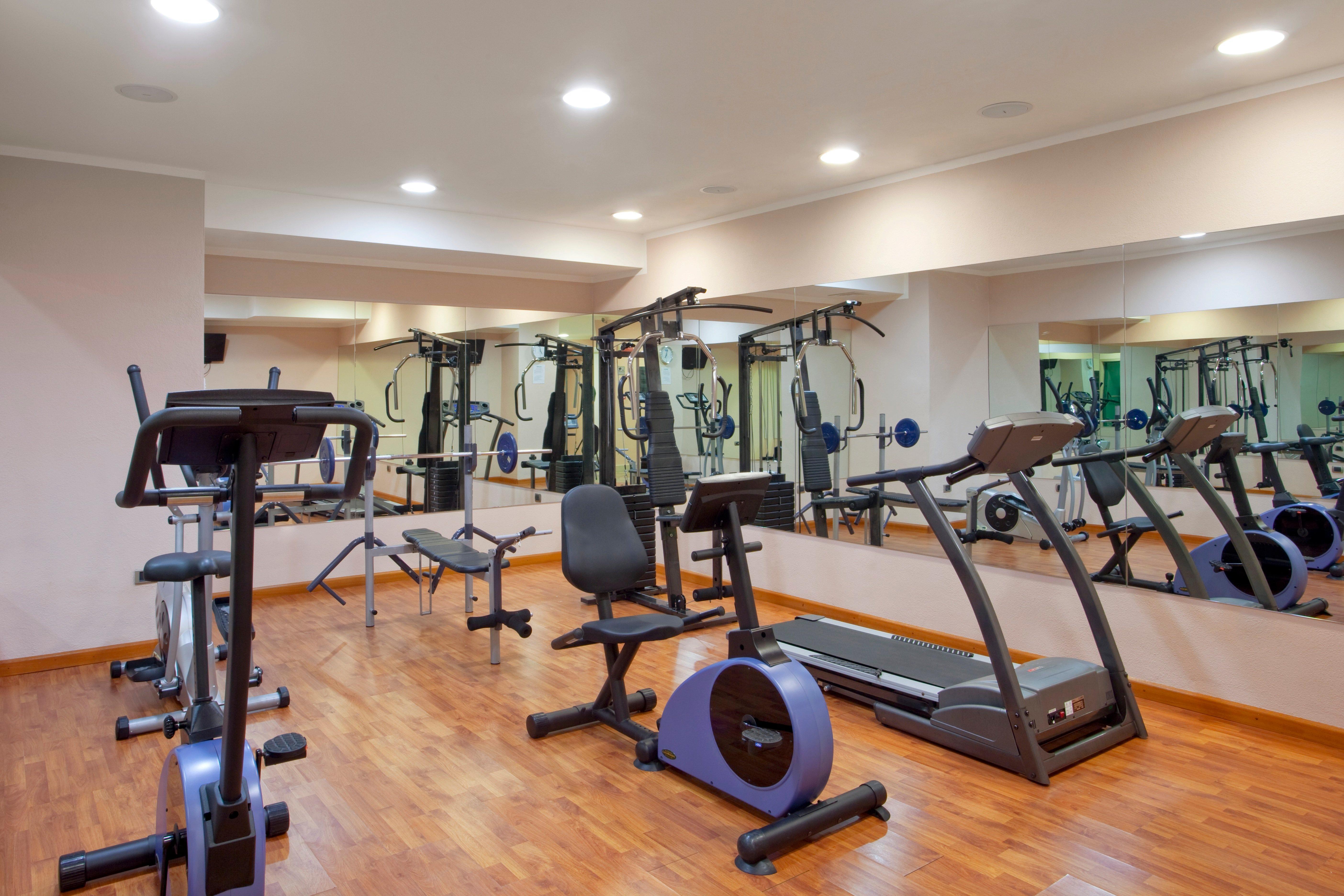 Holiday Inn Cagliari By Ihg Esterno foto