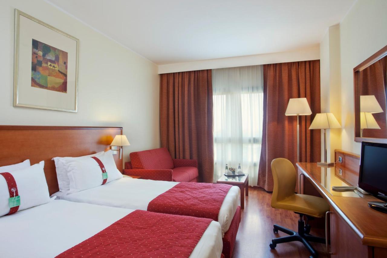 Holiday Inn Cagliari By Ihg Esterno foto