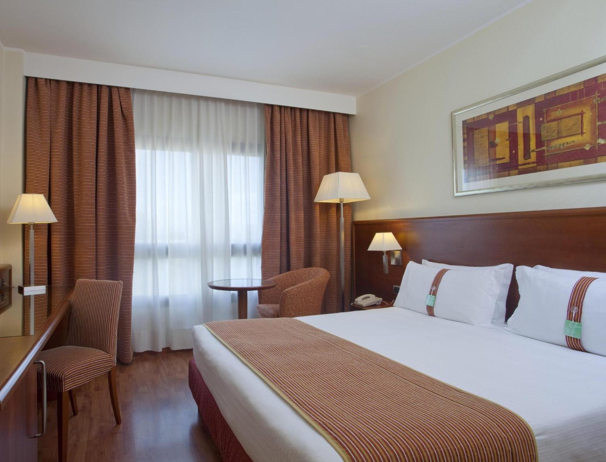Holiday Inn Cagliari By Ihg Esterno foto