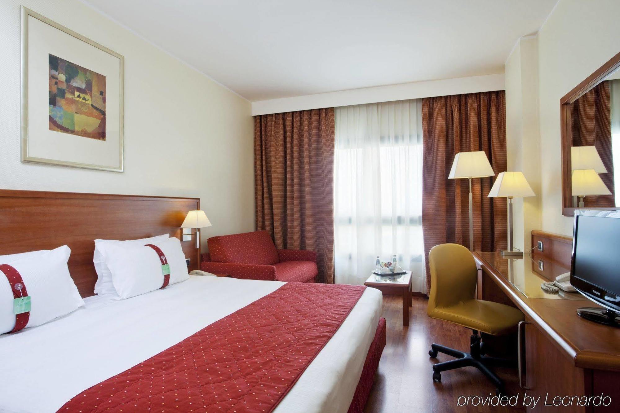 Holiday Inn Cagliari By Ihg Esterno foto