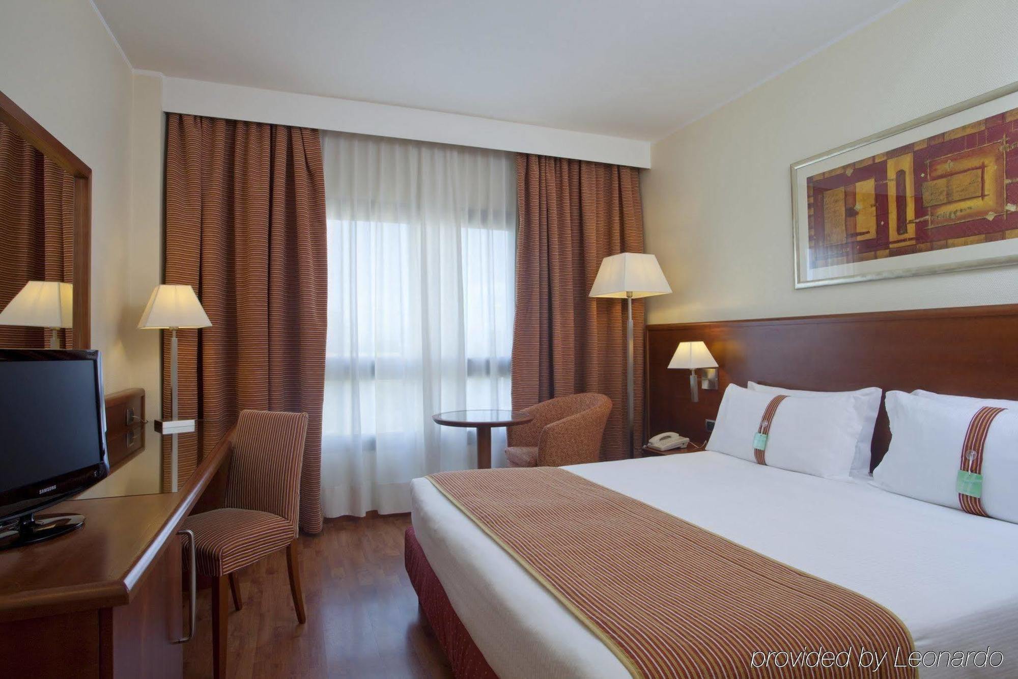 Holiday Inn Cagliari By Ihg Esterno foto