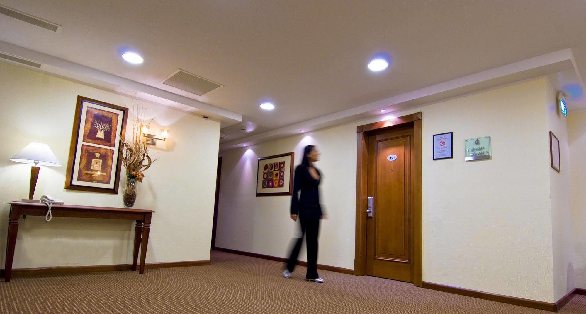 Holiday Inn Cagliari By Ihg Esterno foto